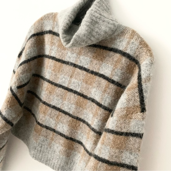 NEW Zara Alpaca Wool Blend Checkered Plaid Turtleneck Crop Sweater M - NWT - Picture 2 of 10